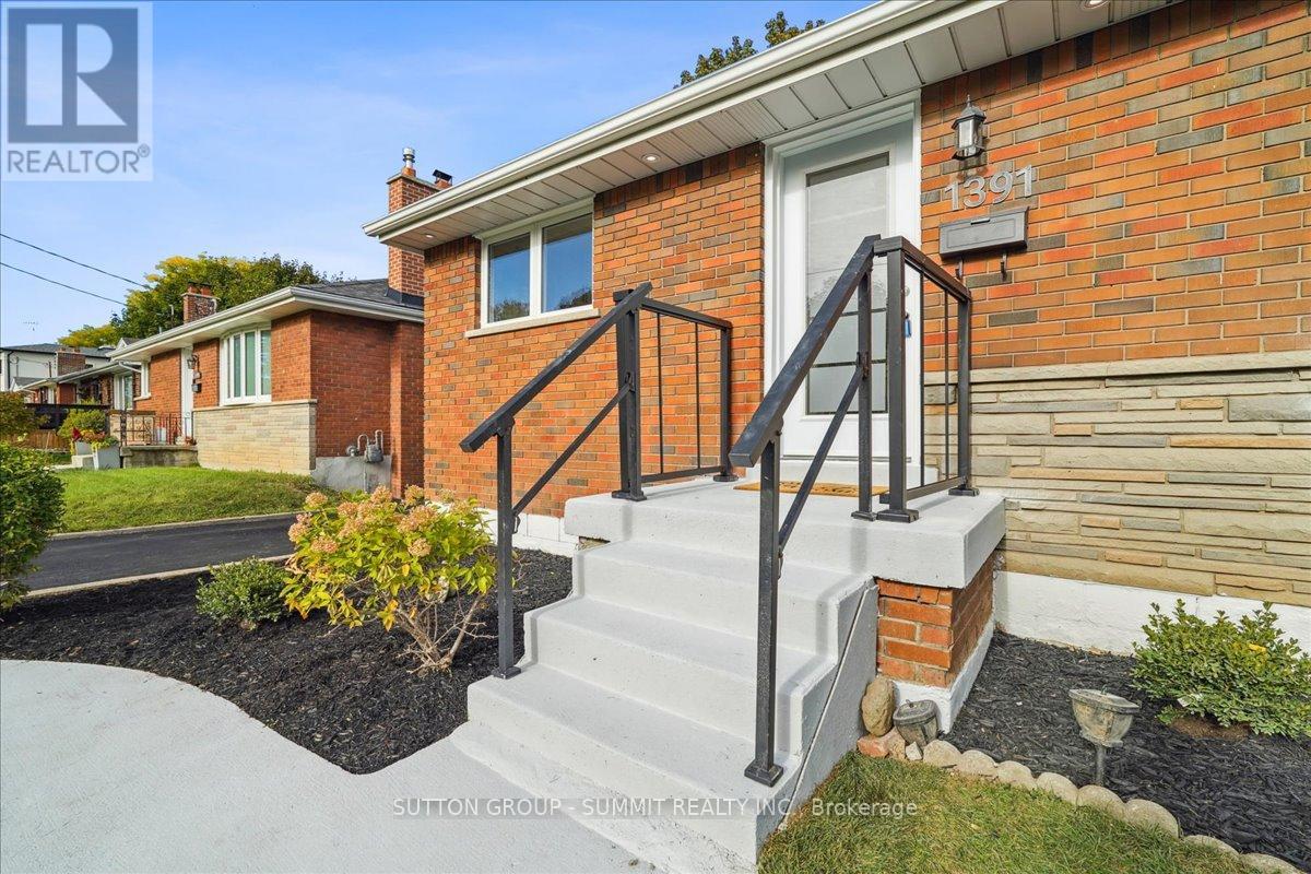 1391 Mountain Grove Avenue, Burlington, Ontario  L7P 2H1 - Photo 33 - W12466103