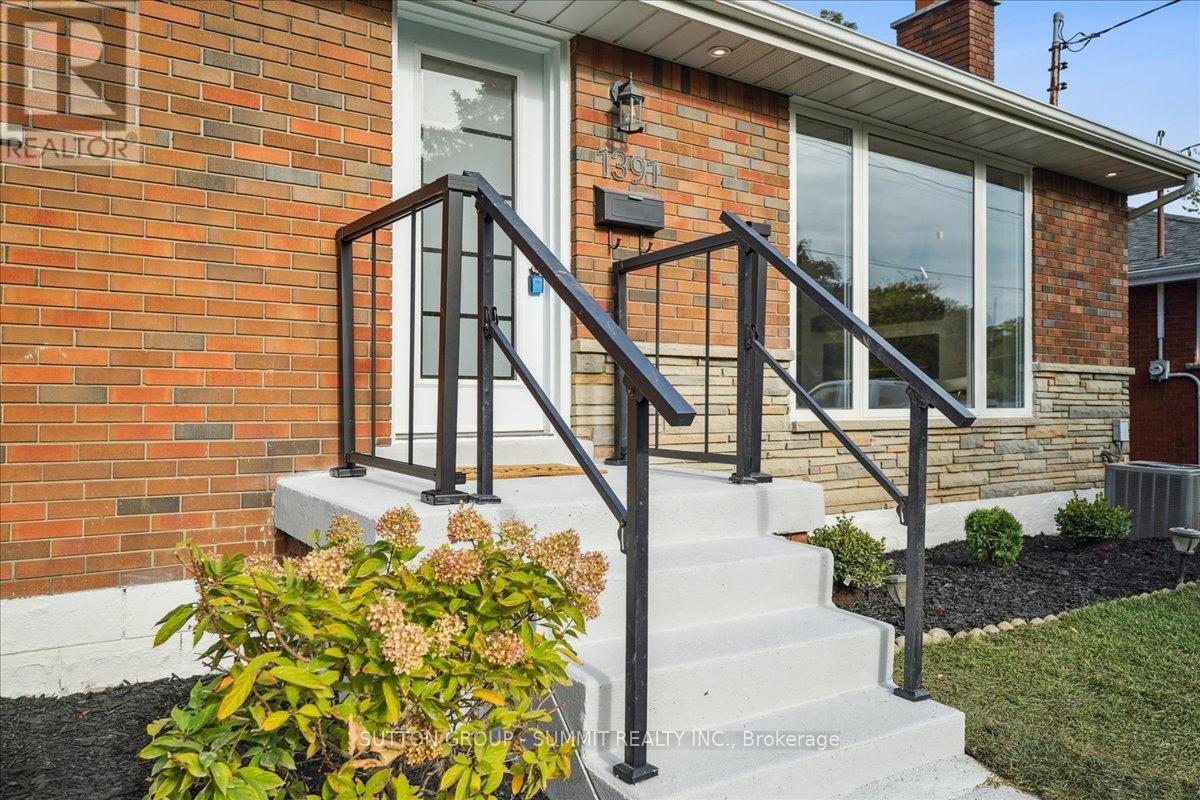1391 Mountain Grove Avenue, Burlington, Ontario  L7P 2H1 - Photo 34 - W12466103