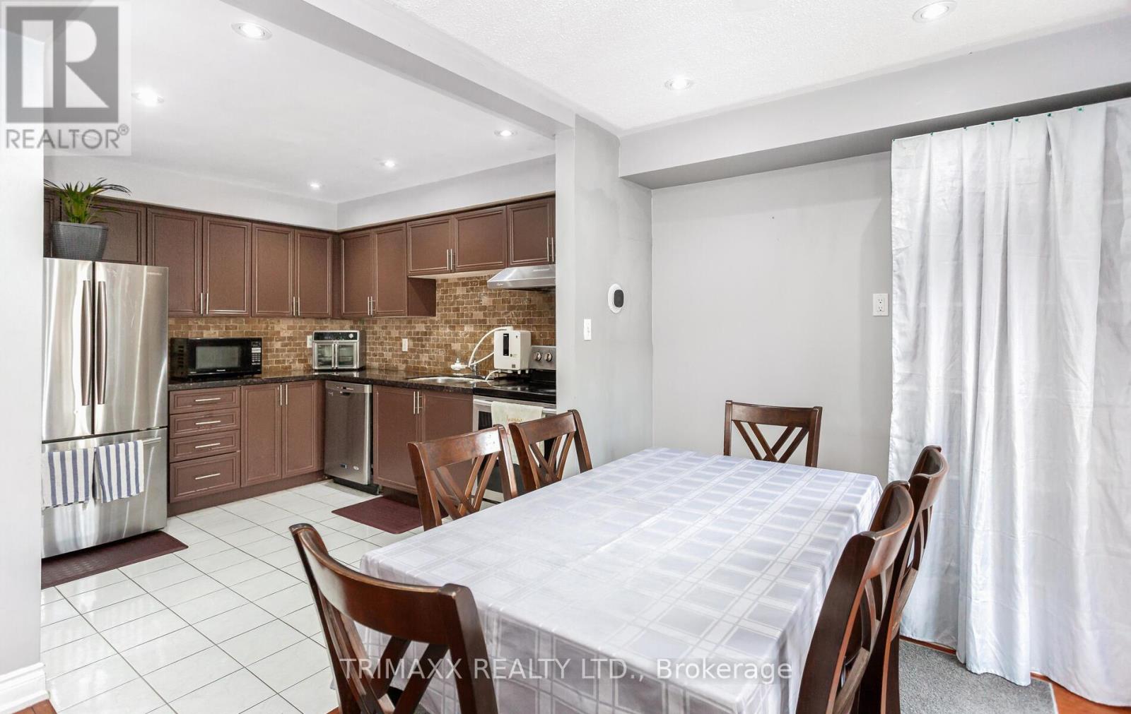 62 Brisbane Court, Brampton, Ontario  L6R 1V4 - Photo 12 - W12466115