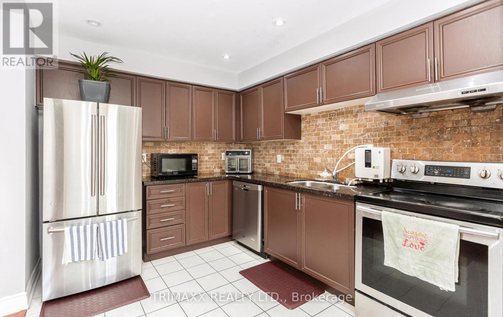 62 Brisbane Court, Brampton, Ontario  L6R 1V4 - Photo 13 - W12466115