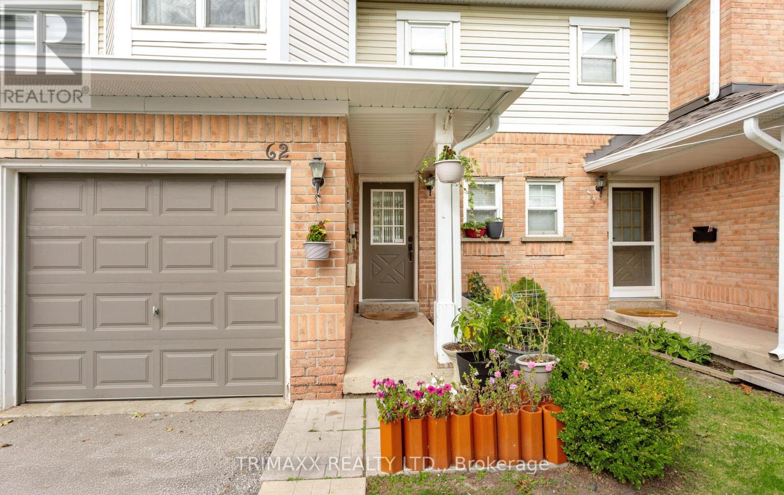 62 Brisbane Court, Brampton, Ontario  L6R 1V4 - Photo 3 - W12466115