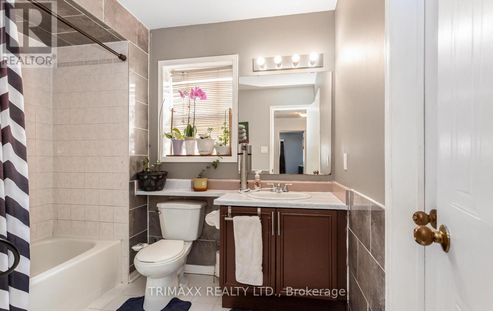 62 Brisbane Court, Brampton, Ontario  L6R 1V4 - Photo 35 - W12466115
