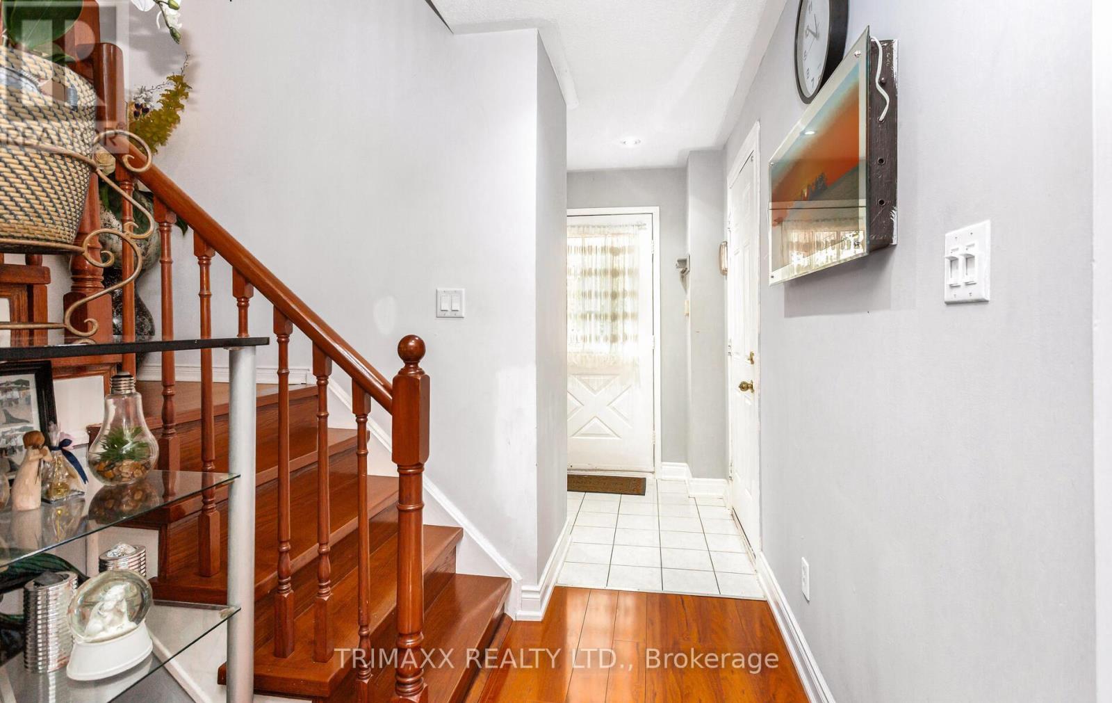 62 Brisbane Court, Brampton, Ontario  L6R 1V4 - Photo 6 - W12466115