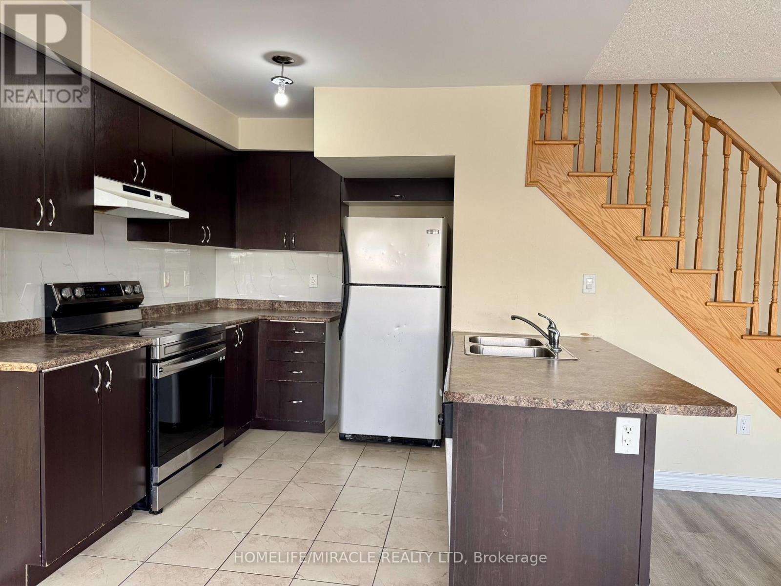 5 - 200 Veterans Drive, Brampton, Ontario  L7A 4S6 - Photo 9 - W12466129