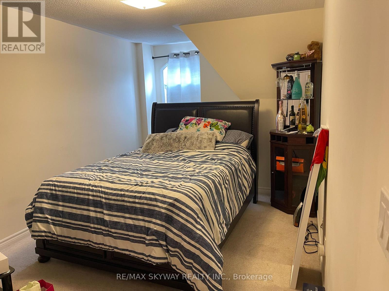 103 - 200 Veterans Drive, Brampton, Ontario  L7A 4S6 - Photo 5 - W12466140