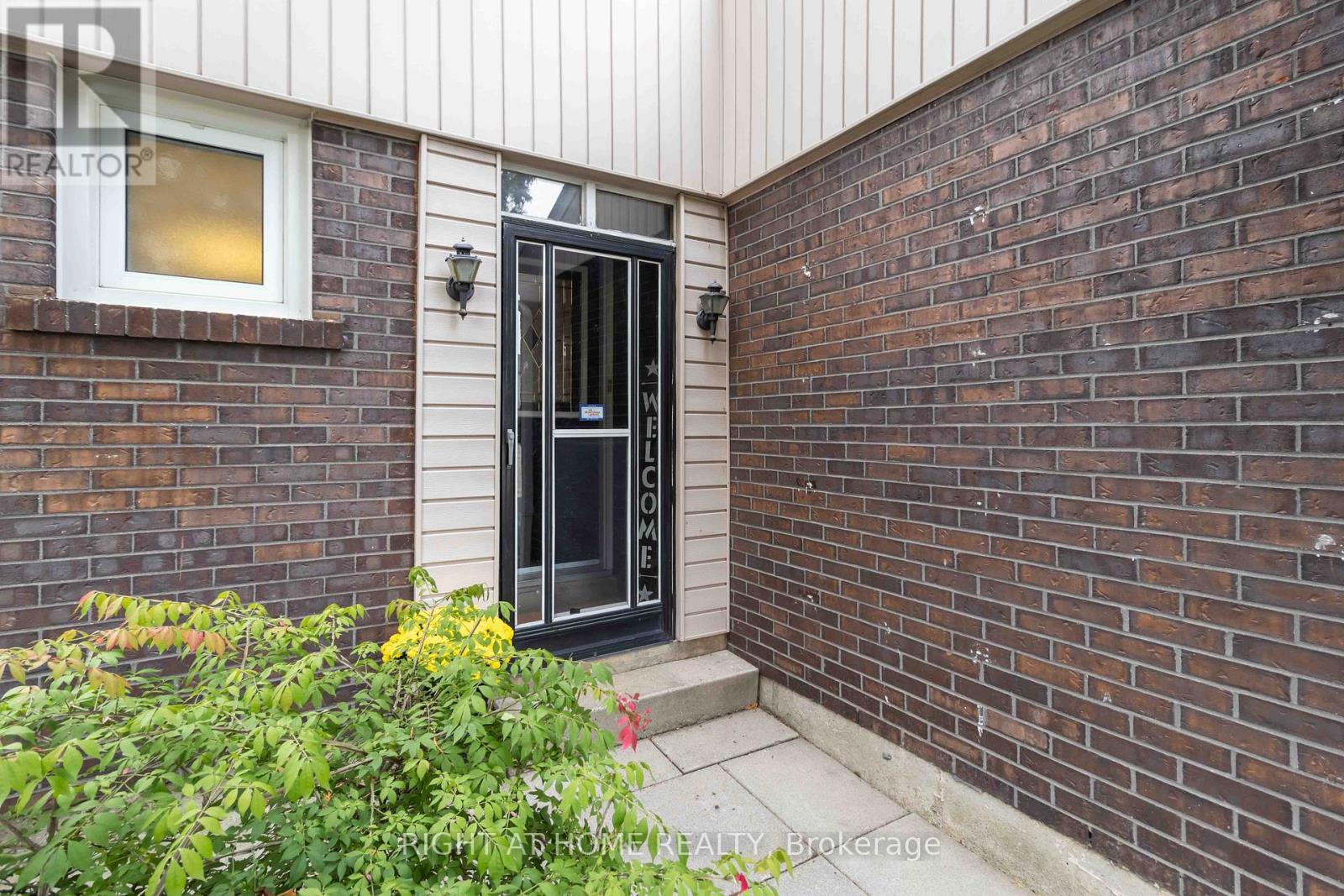 3512 Ash Row Crescent, Mississauga, Ontario  L5L 1K4 - Photo 2 - W12466215