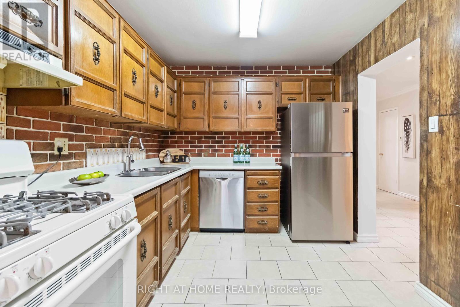 3512 Ash Row Crescent, Mississauga, Ontario  L5L 1K4 - Photo 8 - W12466215