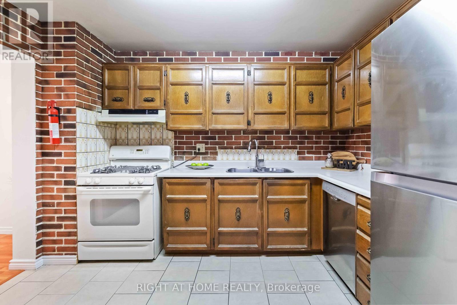 3512 Ash Row Crescent, Mississauga, Ontario  L5L 1K4 - Photo 9 - W12466215