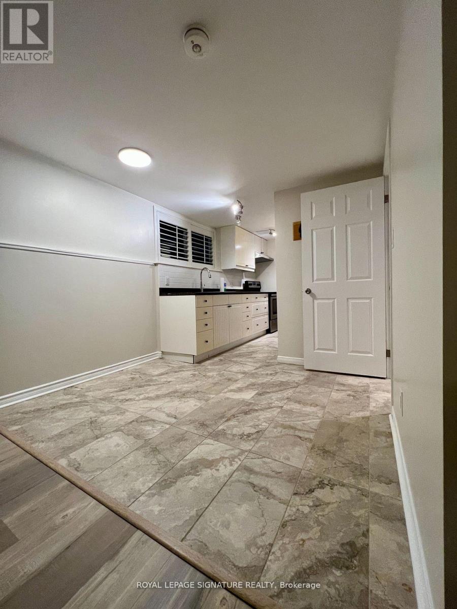 843 Cedarbrae Avenue, Milton, Ontario  L9T 3W9 - Photo 6 - W12466228
