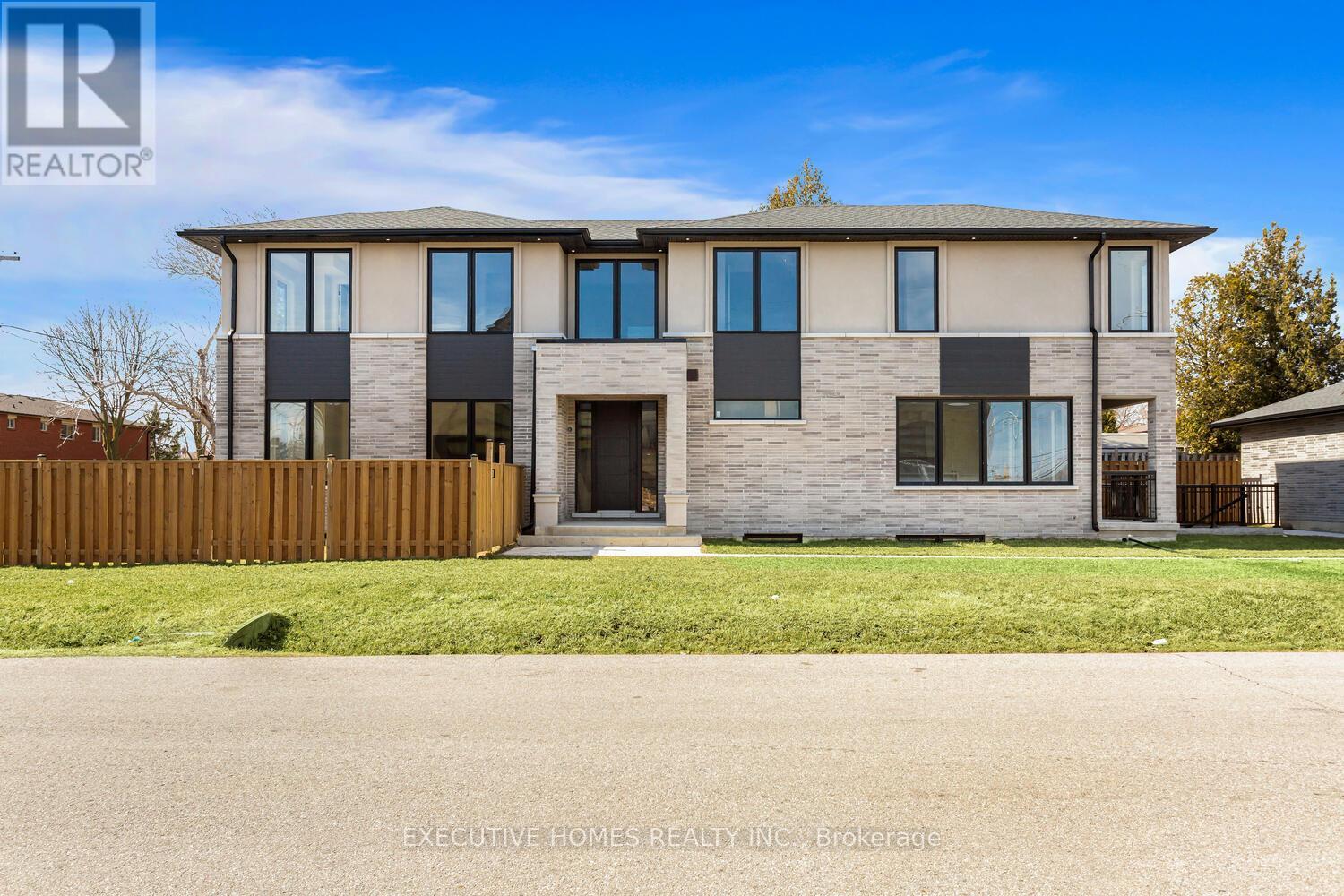 797 First Street, Mississauga, Ontario  L5E 1A3 - Photo 2 - W12466230