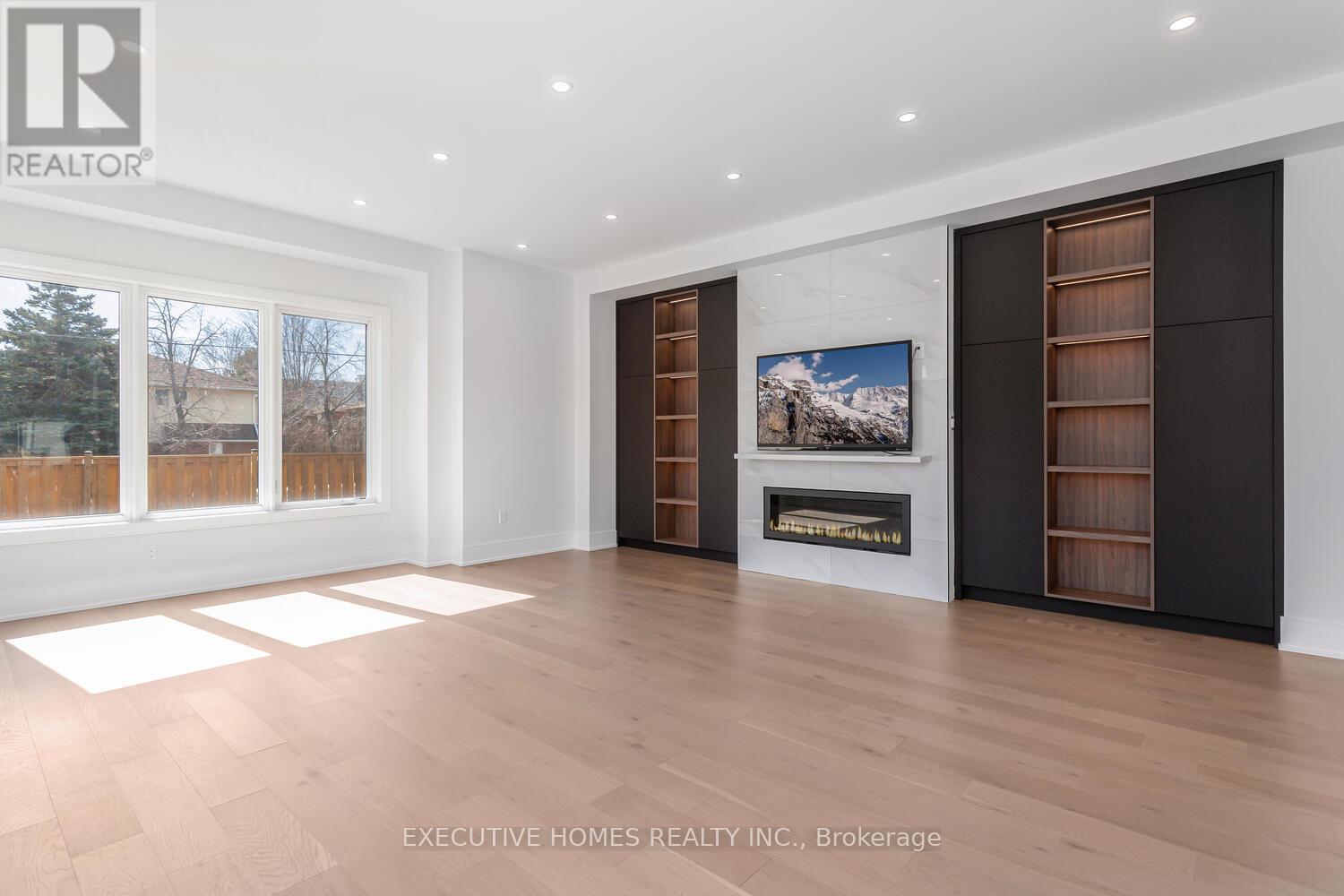 797 First Street, Mississauga, Ontario  L5E 1A3 - Photo 4 - W12466230