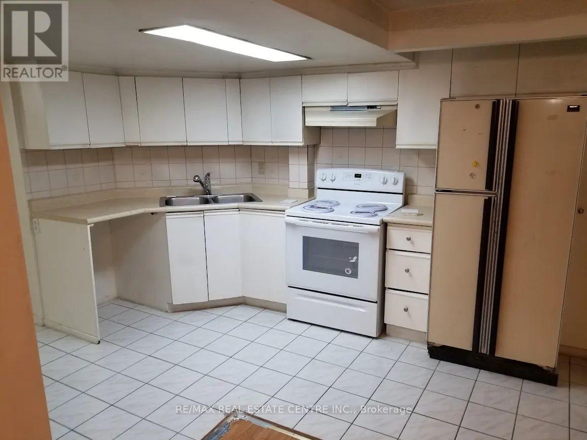 Bsmt - 3579 Copernicus Drive, Mississauga, Ontario  L5B 3L3 - Photo 5 - W12466249