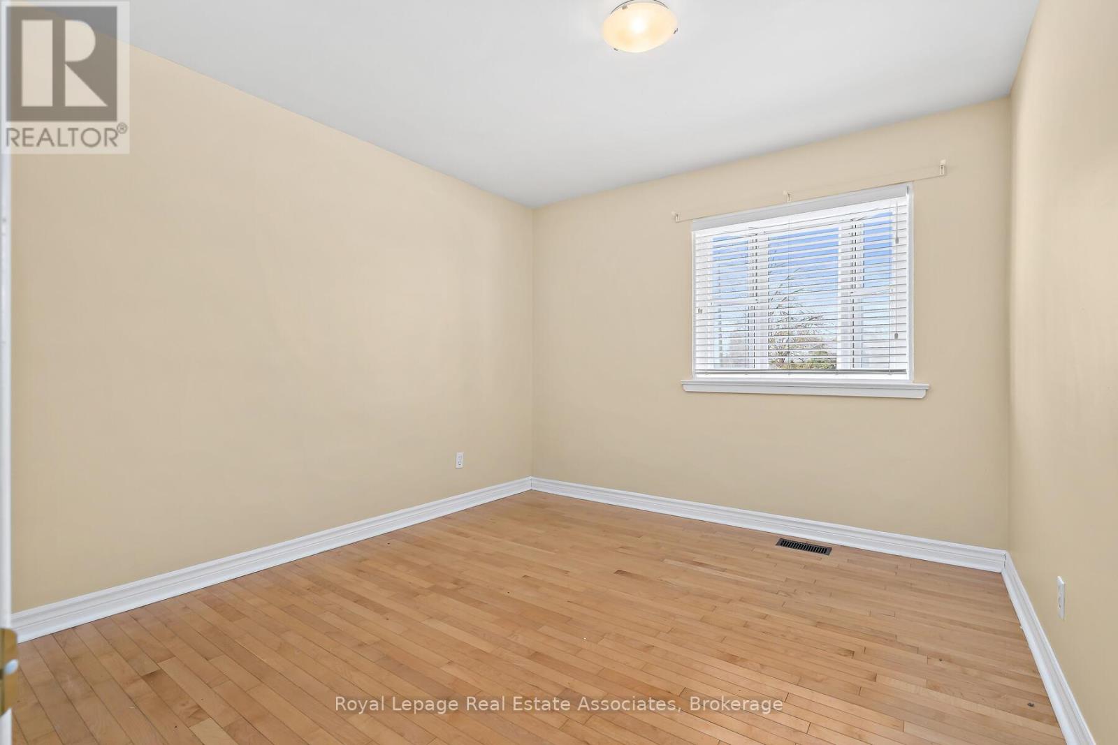 7 Rexway Drive, Halton Hills, Ontario  L7G 3N7 - Photo 11 - W12466251