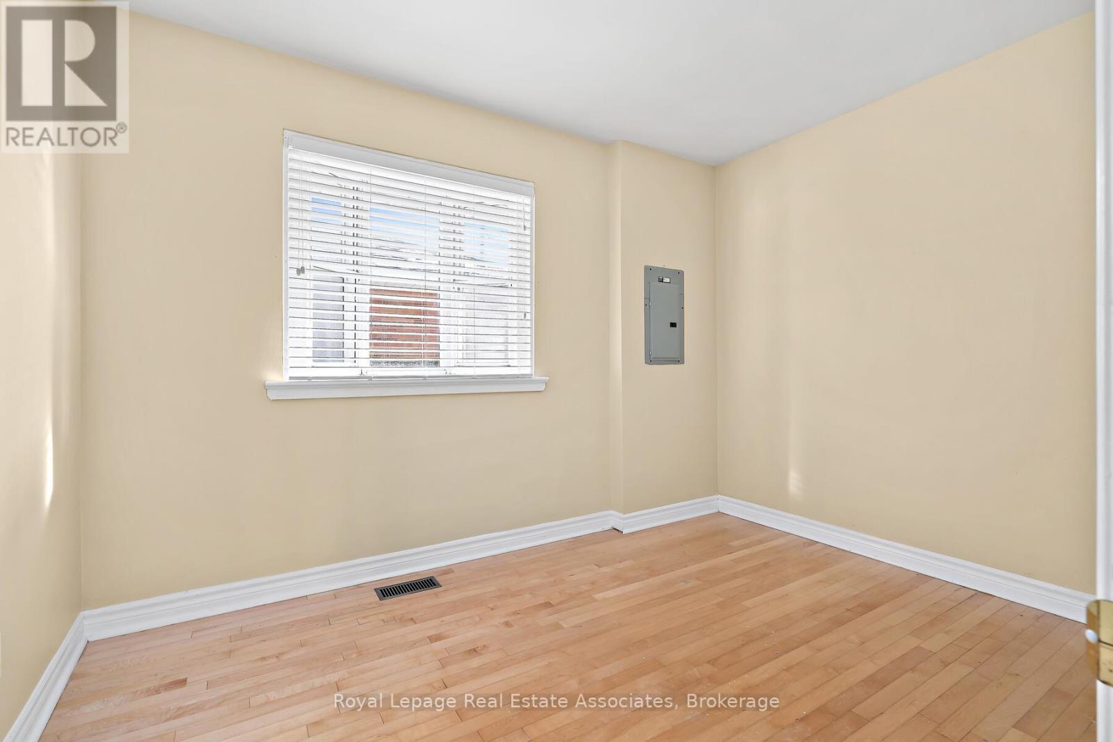 7 Rexway Drive, Halton Hills, Ontario  L7G 3N7 - Photo 12 - W12466251
