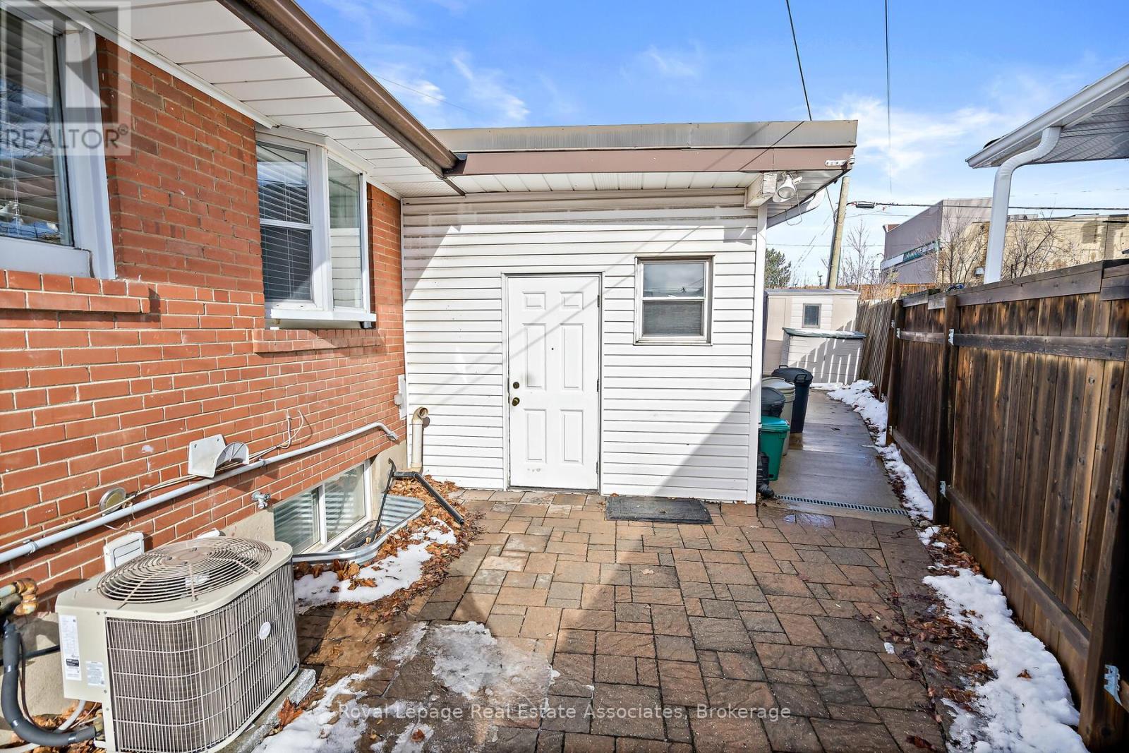 7 Rexway Drive, Halton Hills, Ontario  L7G 3N7 - Photo 14 - W12466251