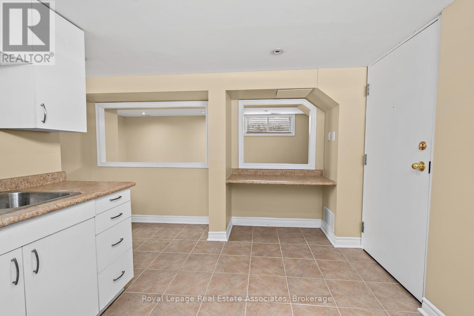 7 Rexway Drive, Halton Hills, Ontario  L7G 3N7 - Photo 17 - W12466251