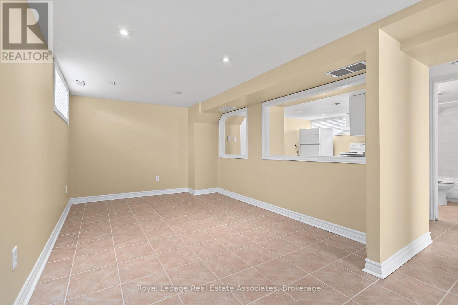 7 Rexway Drive, Halton Hills, Ontario  L7G 3N7 - Photo 18 - W12466251