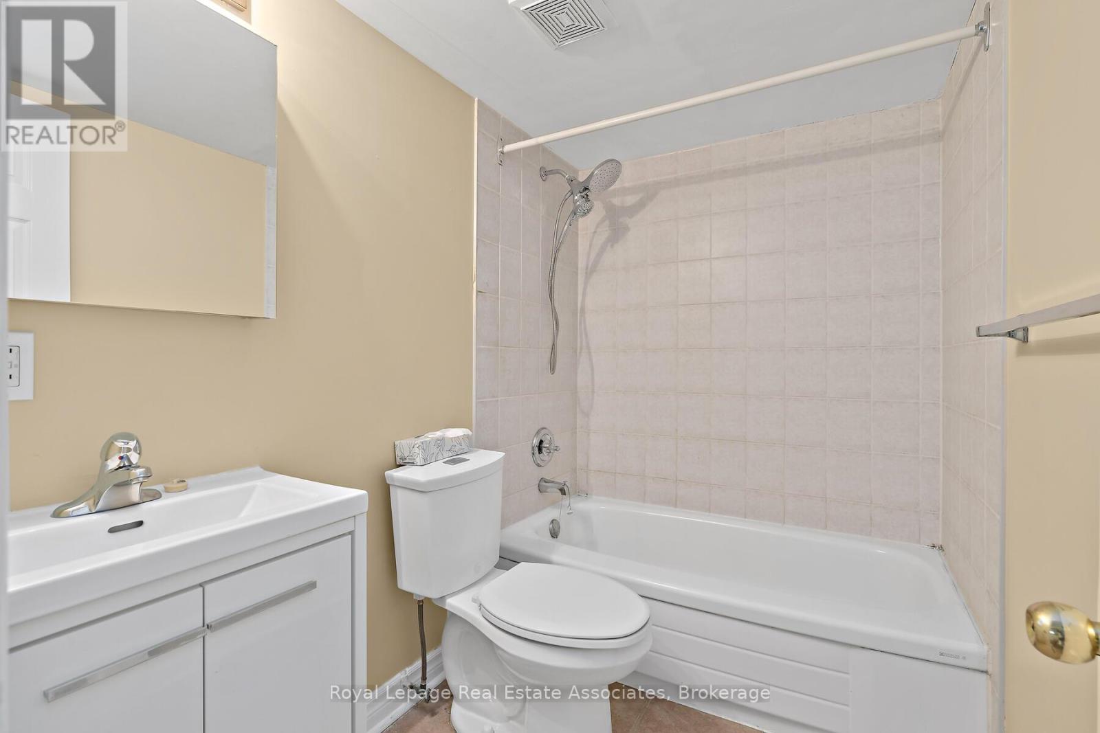 7 Rexway Drive, Halton Hills, Ontario  L7G 3N7 - Photo 22 - W12466251