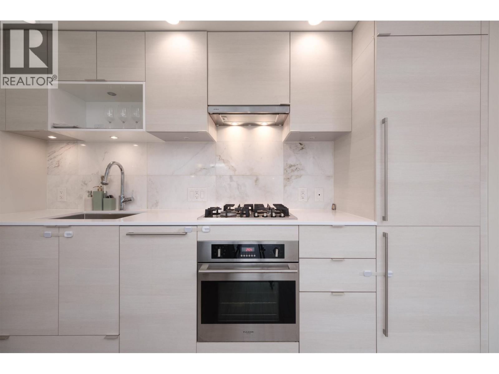 306 602 COMO LAKE AVENUE, coquitlam, British Columbia