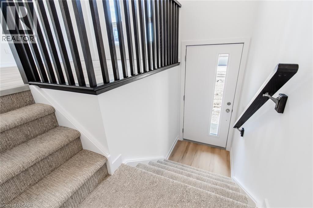 70 Kenesky Drive Unit# 37, Waterdown, Ontario  L0R 2H7 - Photo 3 - 40779739