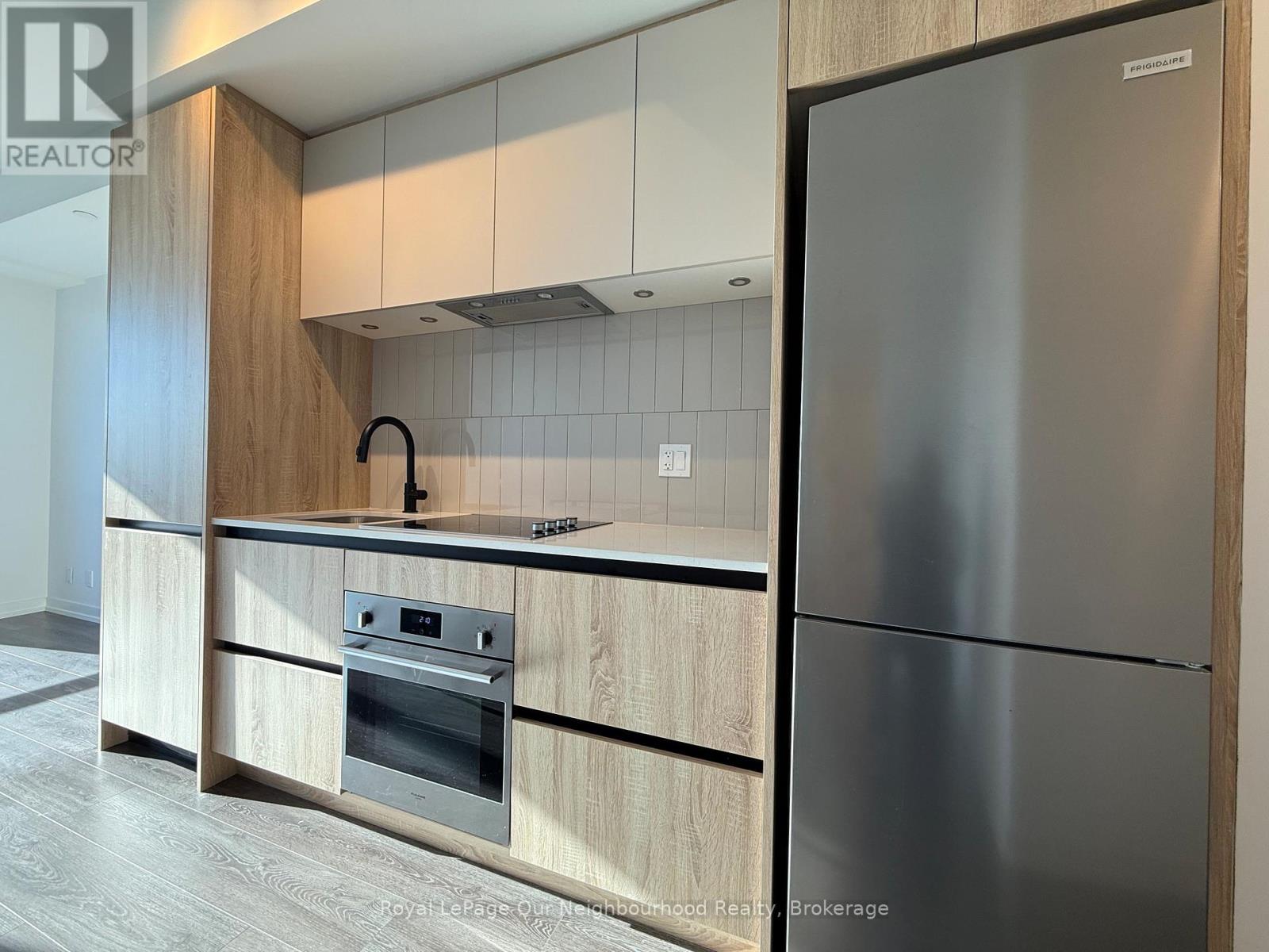 2512 - 7950 Bathurst Street, Vaughan, Ontario  L4J 0L4 - Photo 2 - N12466414