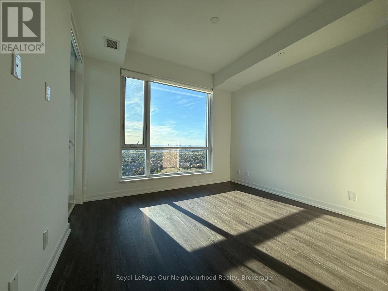 2512 - 7950 Bathurst Street, Vaughan, Ontario  L4J 0L4 - Photo 8 - N12466414
