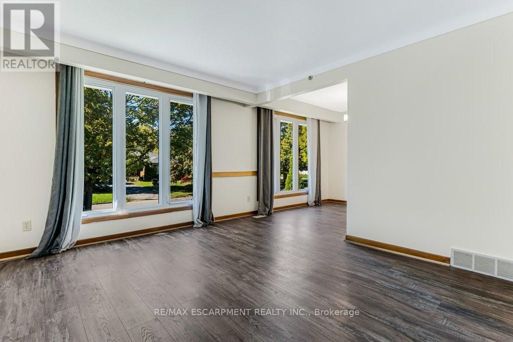 12 Shoreline Drive, St. Catharines, Ontario  L2N 3V8 - Photo 10 - X12466097