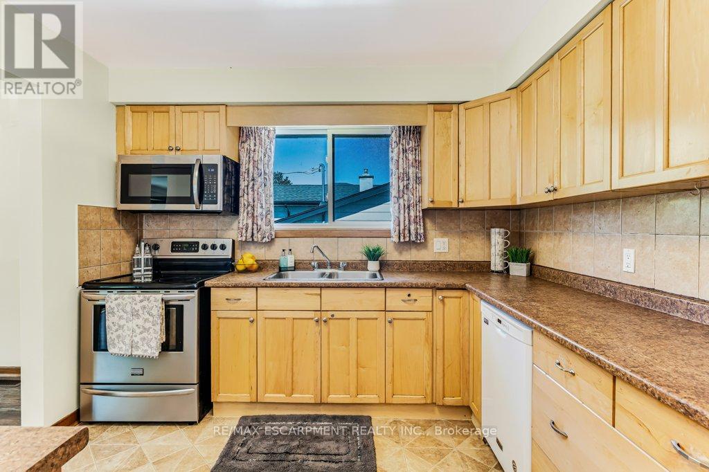 12 Shoreline Drive, St. Catharines, Ontario  L2N 3V8 - Photo 14 - X12466097