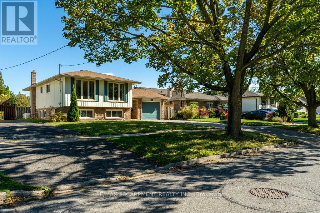 12 Shoreline Drive, St. Catharines, Ontario  L2N 3V8 - Photo 2 - X12466097