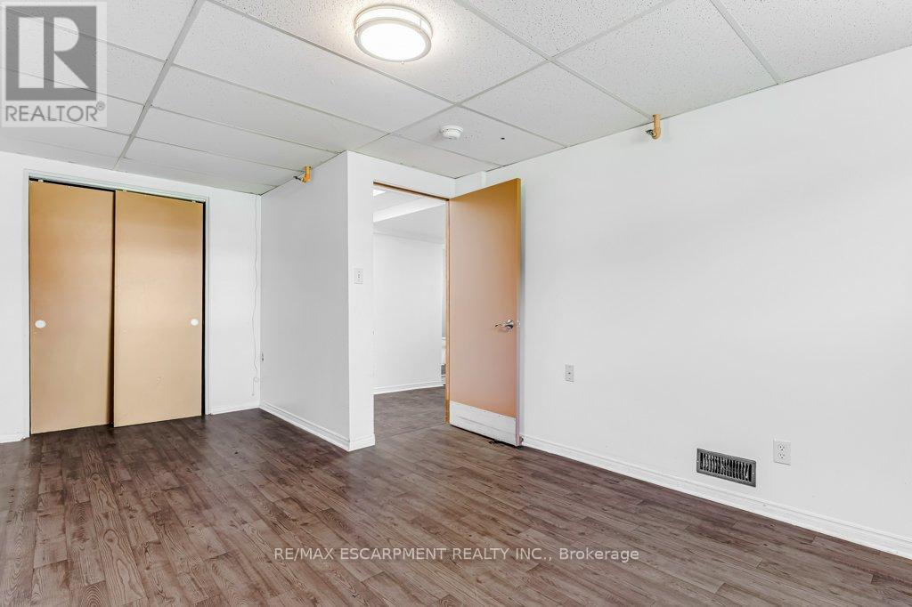 12 Shoreline Drive, St. Catharines, Ontario  L2N 3V8 - Photo 25 - X12466097