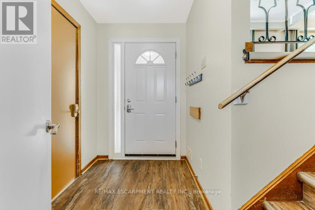 12 Shoreline Drive, St. Catharines, Ontario  L2N 3V8 - Photo 4 - X12466097