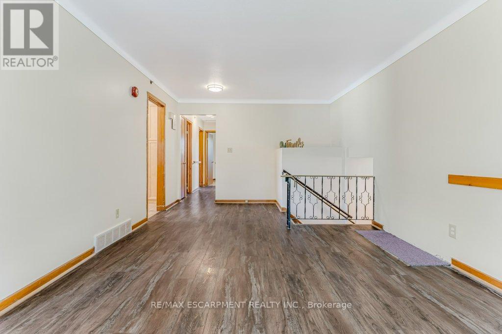 12 Shoreline Drive, St. Catharines, Ontario  L2N 3V8 - Photo 9 - X12466097