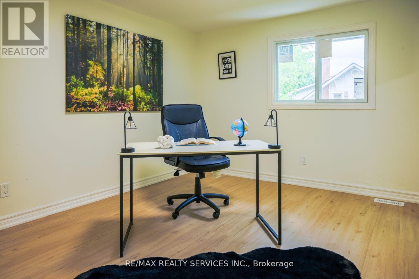 9 High Street, Brant, Ontario  N0E 1N0 - Photo 24 - X12466102