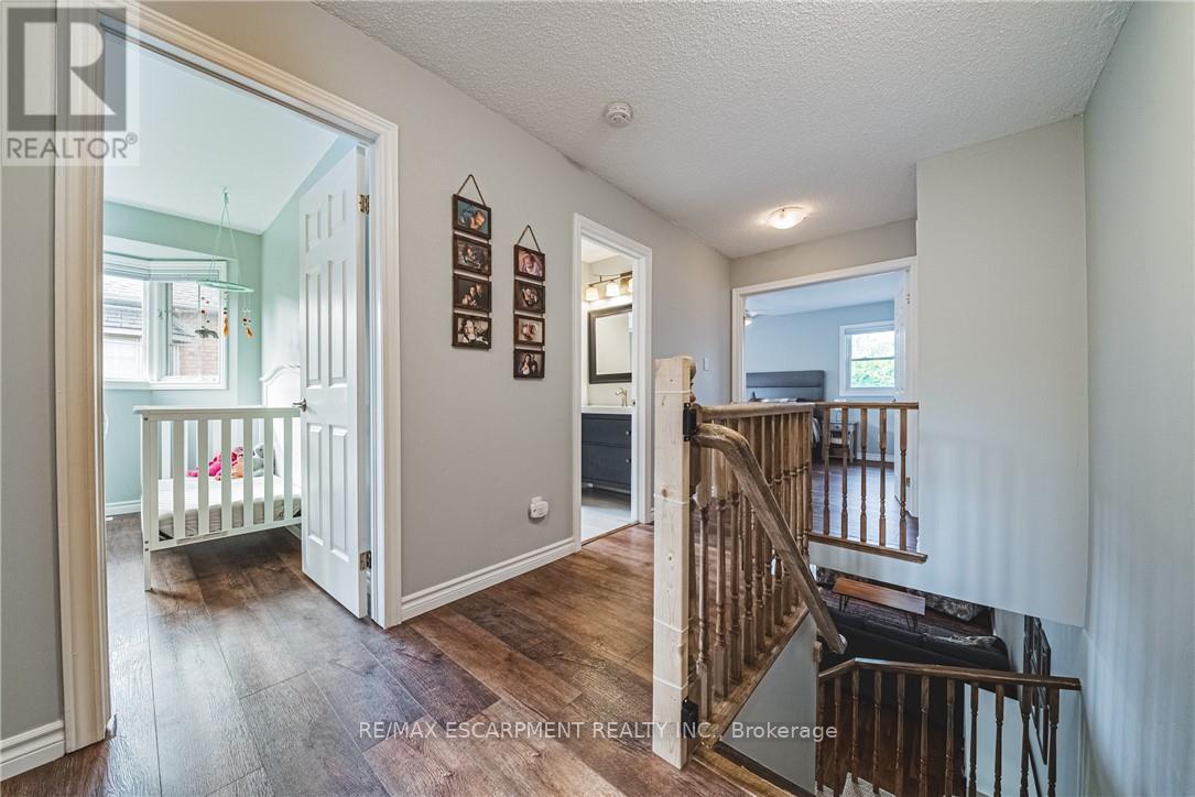 55 Morwick Drive, Hamilton, Ontario  L9G 4Y4 - Photo 14 - X12466125