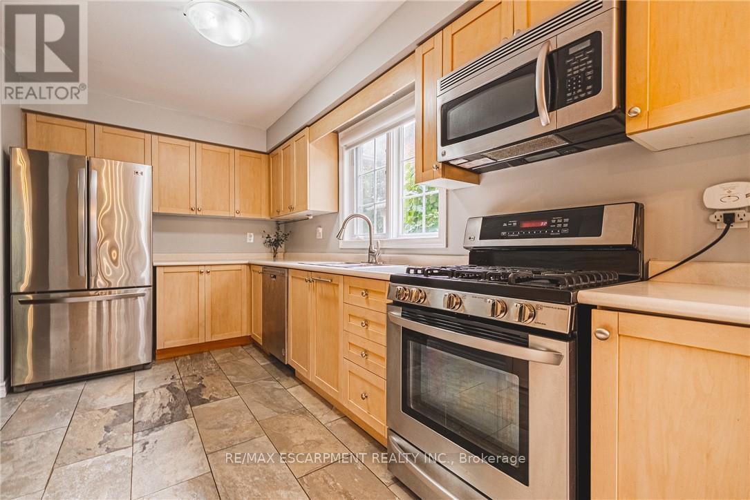 55 Morwick Drive, Hamilton, Ontario  L9G 4Y4 - Photo 7 - X12466125