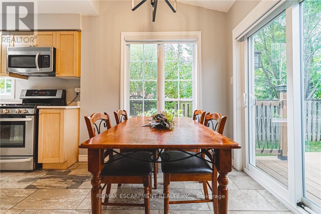55 Morwick Drive, Hamilton, Ontario  L9G 4Y4 - Photo 8 - X12466125