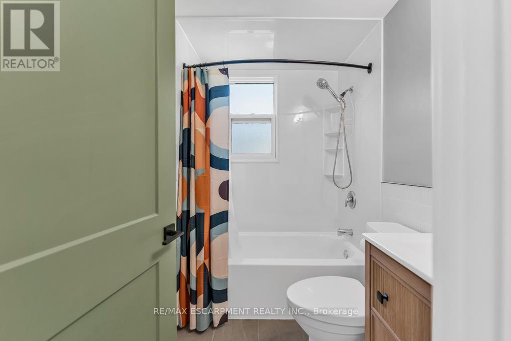 9 Elaine Court, Hamilton, Ontario  L8K 3S2 - Photo 14 - X12466136