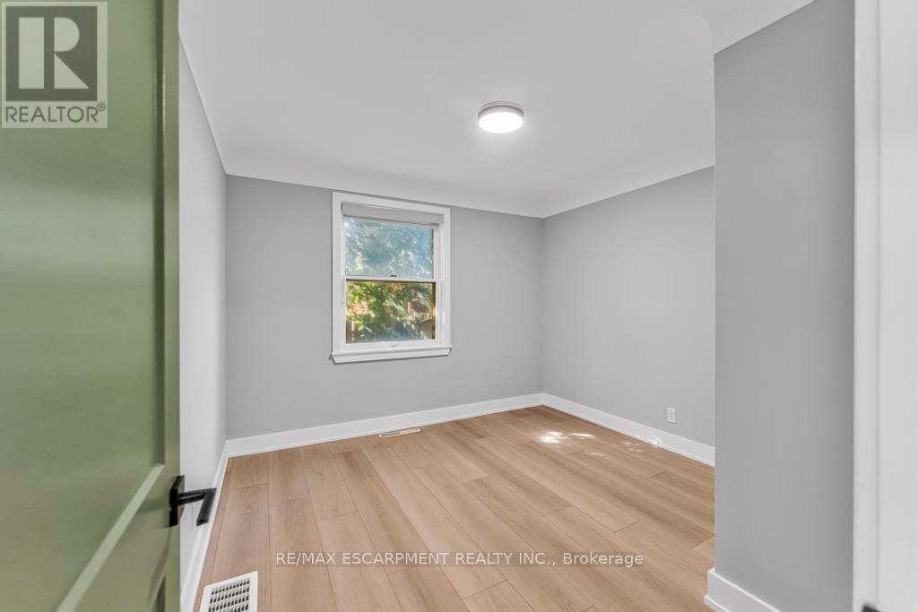 9 Elaine Court, Hamilton, Ontario  L8K 3S2 - Photo 21 - X12466136