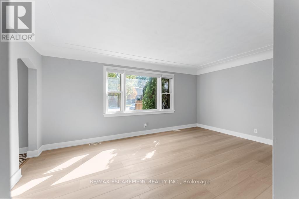 9 Elaine Court, Hamilton, Ontario  L8K 3S2 - Photo 24 - X12466136