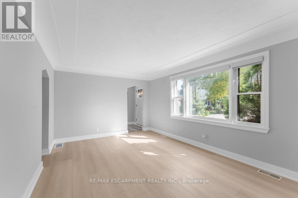 9 Elaine Court, Hamilton, Ontario  L8K 3S2 - Photo 25 - X12466136