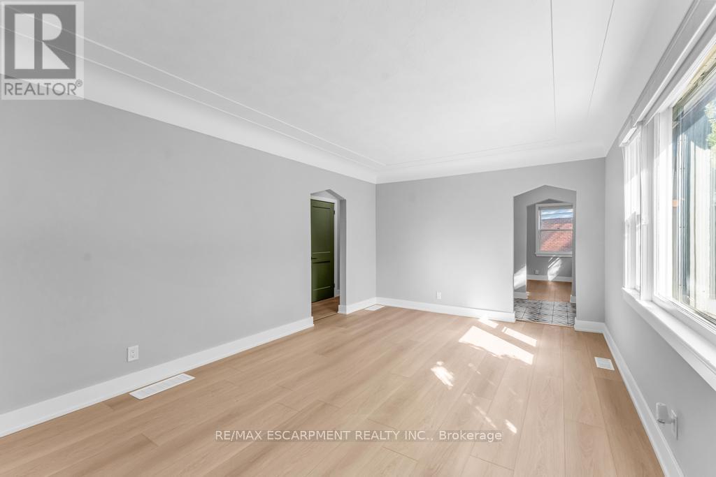 9 Elaine Court, Hamilton, Ontario  L8K 3S2 - Photo 26 - X12466136