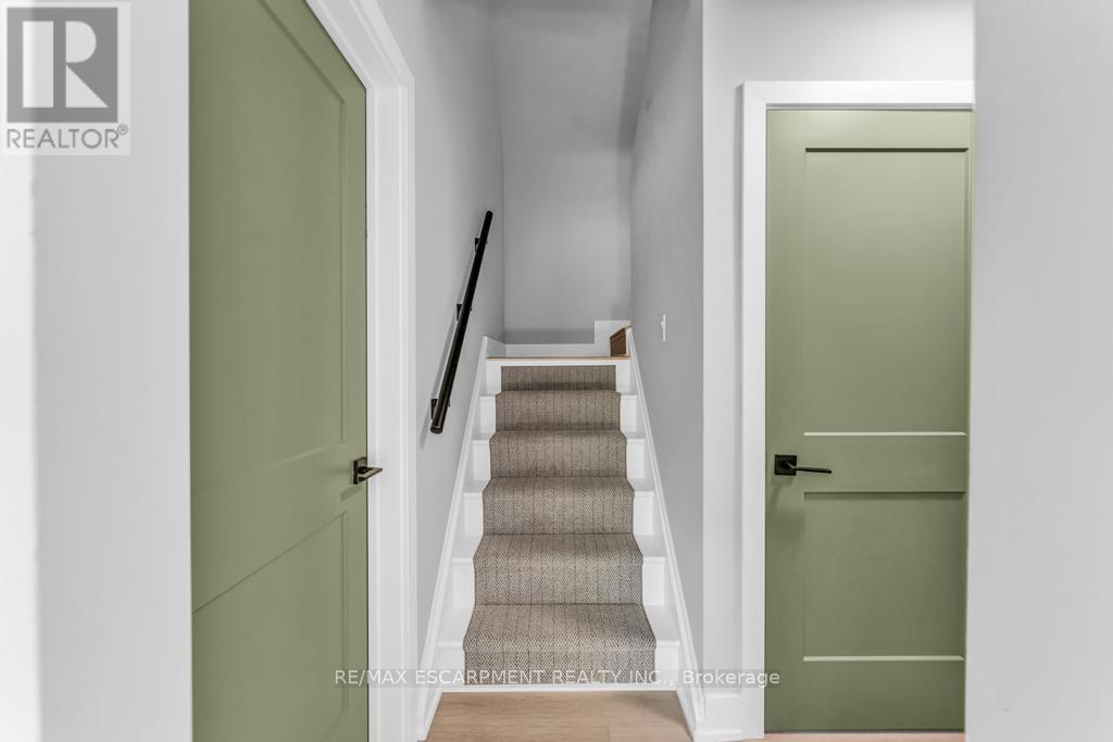 9 Elaine Court, Hamilton, Ontario  L8K 3S2 - Photo 27 - X12466136