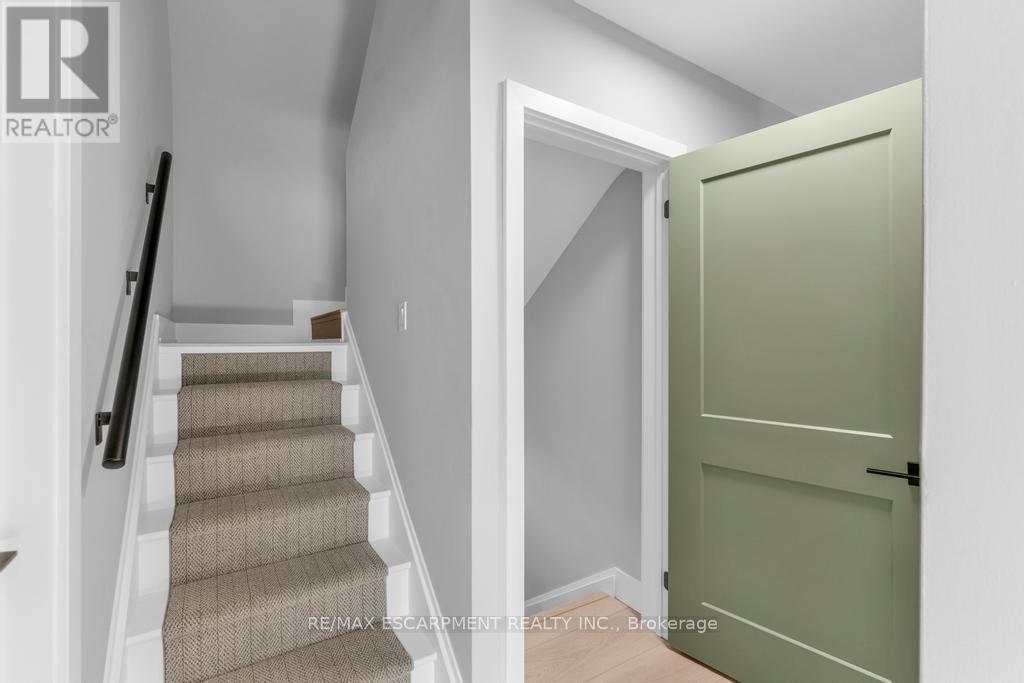 9 Elaine Court, Hamilton, Ontario  L8K 3S2 - Photo 33 - X12466136