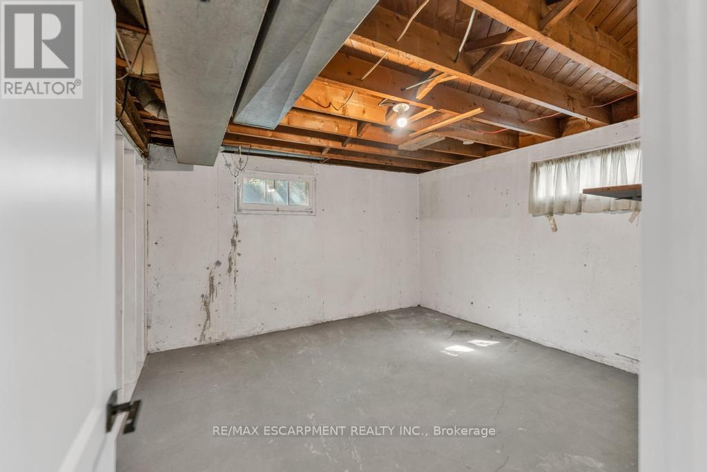9 Elaine Court, Hamilton, Ontario  L8K 3S2 - Photo 34 - X12466136