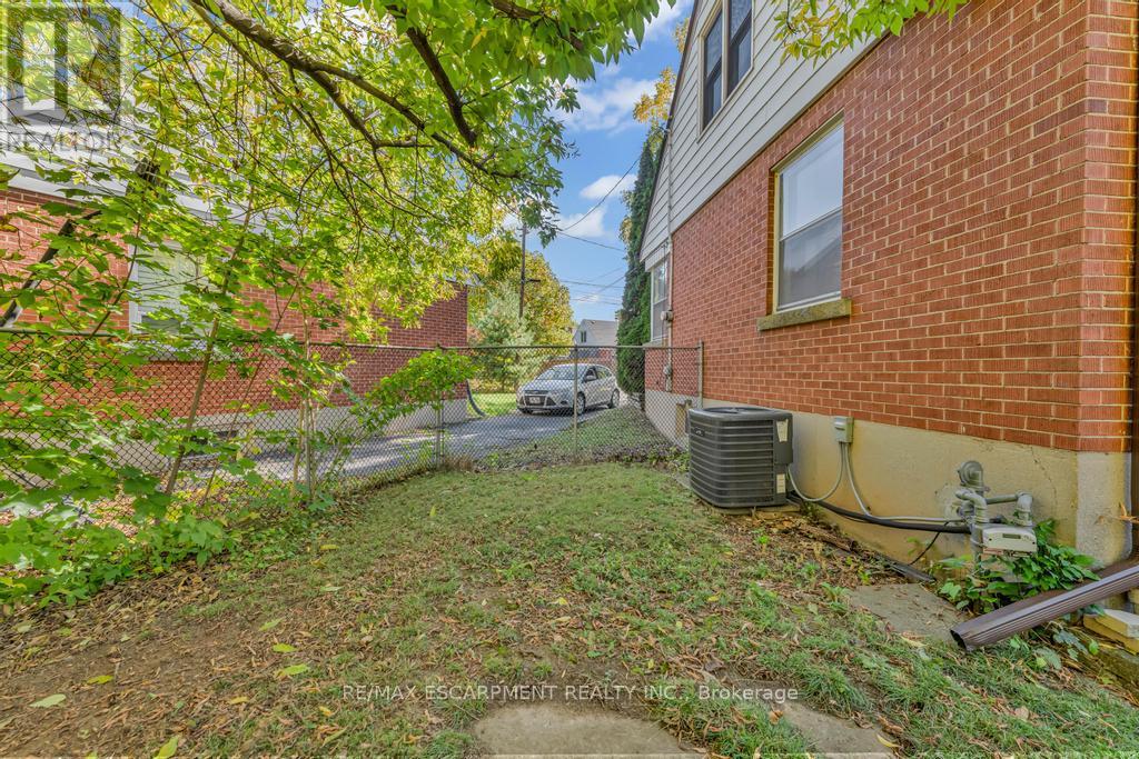 9 Elaine Court, Hamilton, Ontario  L8K 3S2 - Photo 49 - X12466136