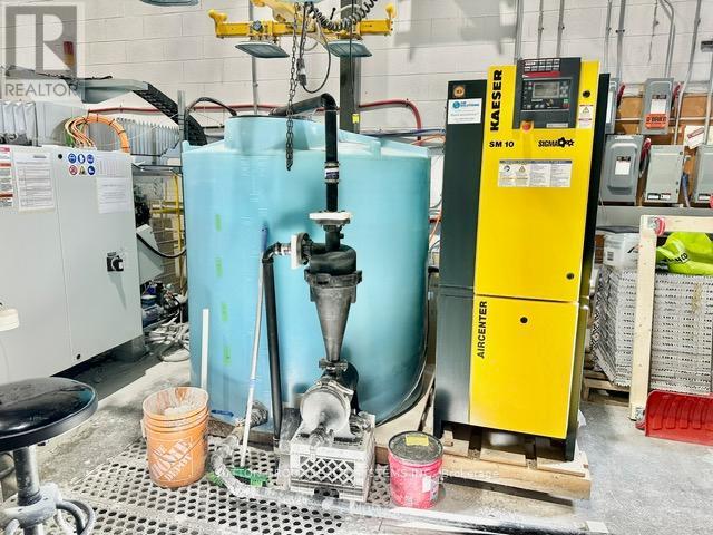 4 - 465 Pinebush Road S, Cambridge, Ontario N1T 2J4 - Photo 15 - X12466147