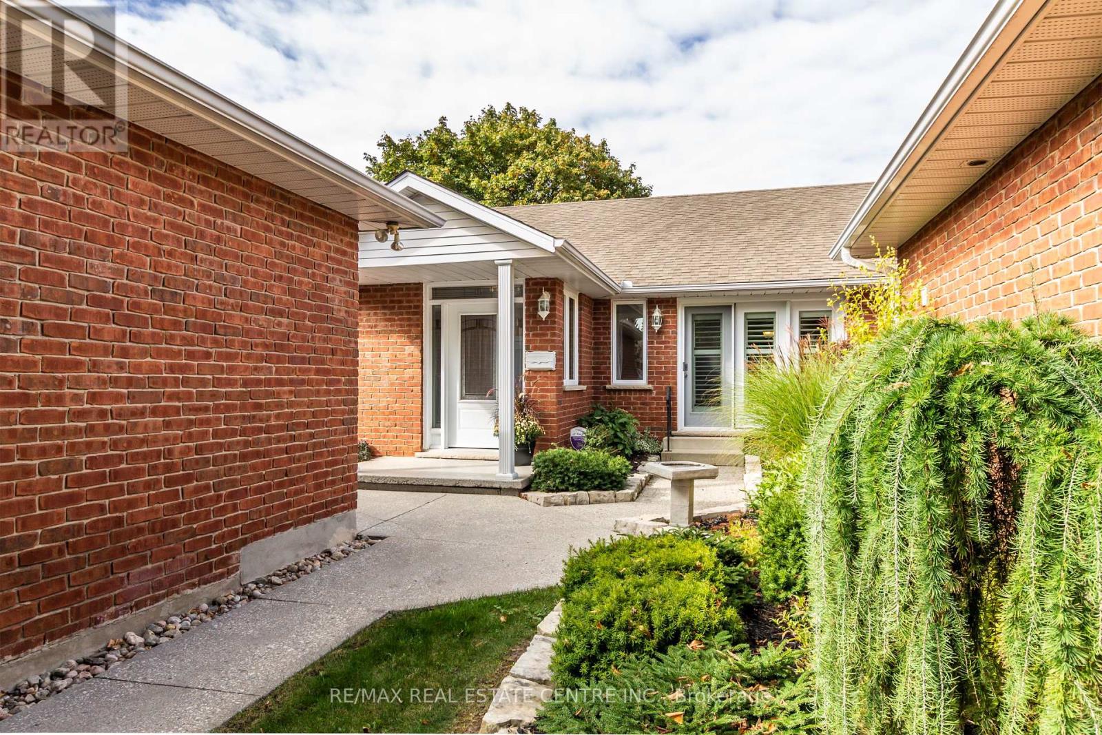 16 - 71 Beasley Crescent, Cambridge, Ontario  N1T 1P5 - Photo 2 - X12466167