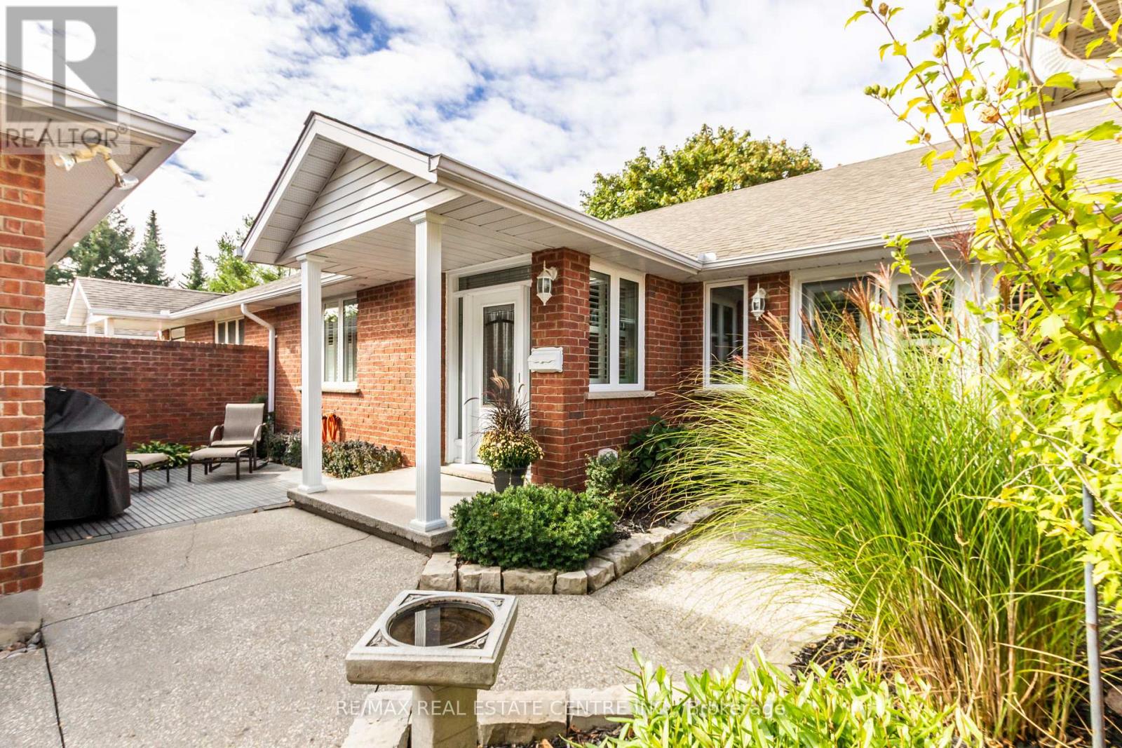 16 - 71 Beasley Crescent, Cambridge, Ontario  N1T 1P5 - Photo 4 - X12466167