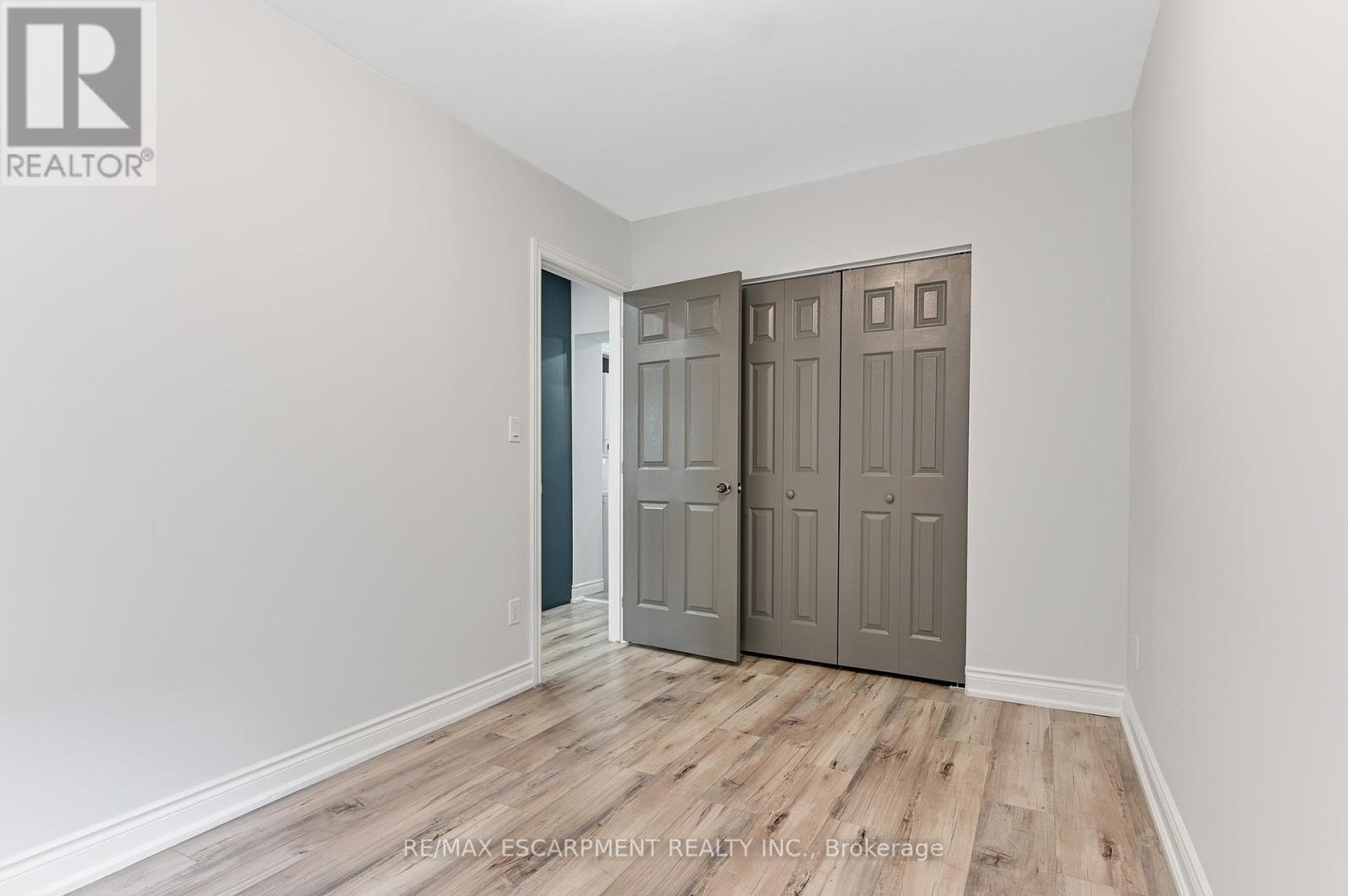 Upper - 54 Craigmiller Avenue, Hamilton, Ontario  L8L 3J1 - Photo 12 - X12466184