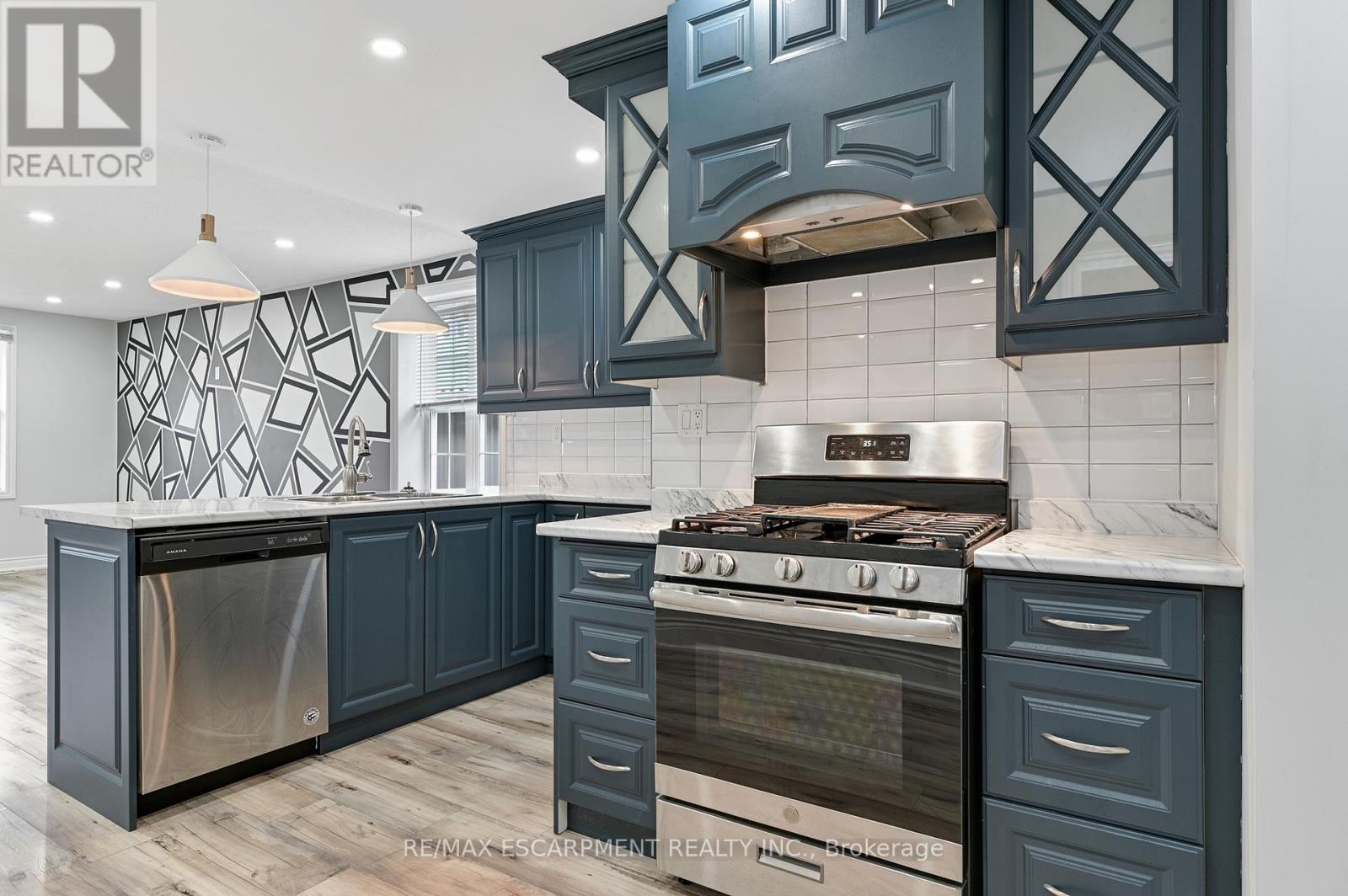 Upper - 54 Craigmiller Avenue, Hamilton, Ontario  L8L 3J1 - Photo 8 - X12466184